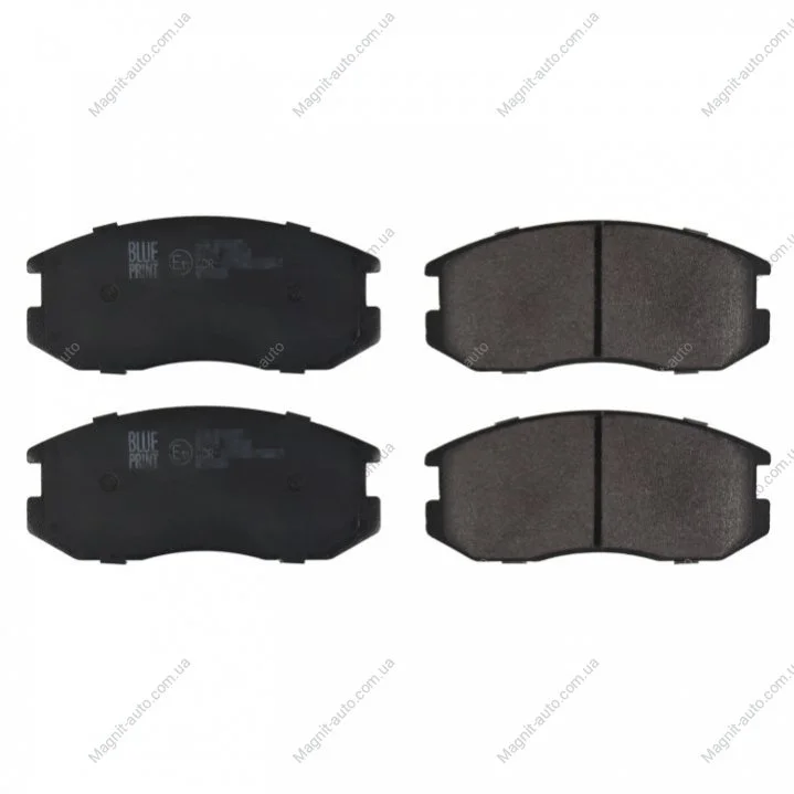 Комплект тормозных колодок переднего., DAIHATSU TERIOS MITSUBISHI COLT III, COLT IV, COLT V, LANCER III, LANCER IV, LANCER V, LANCER VI, MIRAGE III, MIRAGE IV, MIRAGE V 1.3-2.0D 09.85- BLUE PRINT ADC44245 (фото 1)