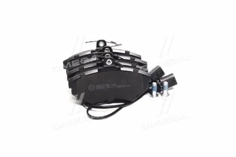 Колодки тормозные дисковые передние (+ болты, 2 датчика) Audi A4 (B5,B6,B7)/ VW Passat B5 LPR 05P979