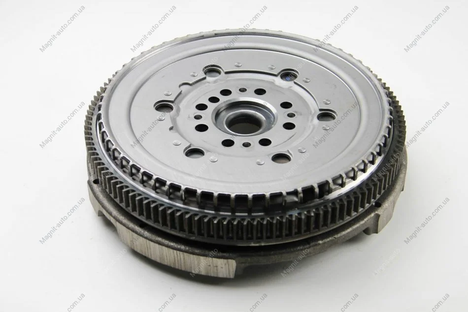 Маховик LuK 415062810 (фото 1)