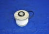 Фильтр топливный TOYOTA HILUX(6) 97-05 PARTS-MALL PCF-099 (фото 2)