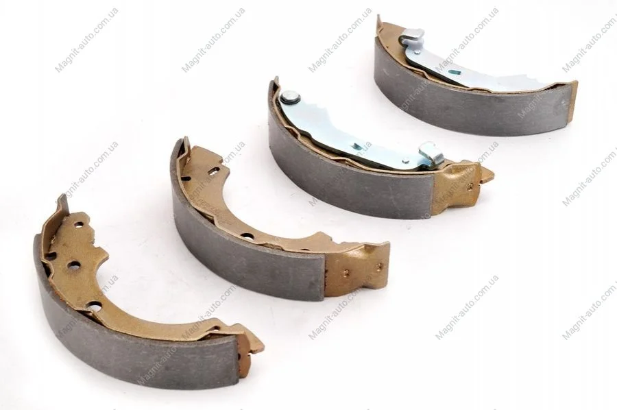 Комплект тормозных колодок из 4 шт. барабанов FERODO FSB583 (фото 1)