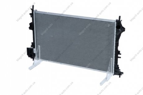 Радиатор охлаждения двигателя NRF 58203 (фото 1)