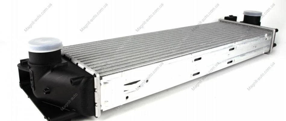Интеркуллер MB Sprinter 3-t/3,5-t/5-t "2,2-3,5 "06>> Valeo 817994 (фото 1)