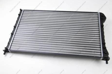 Радіатор двигуна (мкпп) MERCEDES E (W210) FIAT DOBLO 1.2-2.7D 07.99- THERMOTEC D7F021TT