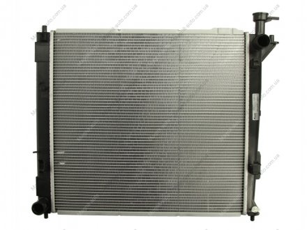 Радиатор охлаждения двигателя Kia Sorento 09- NISSENS 67518 (фото 1)