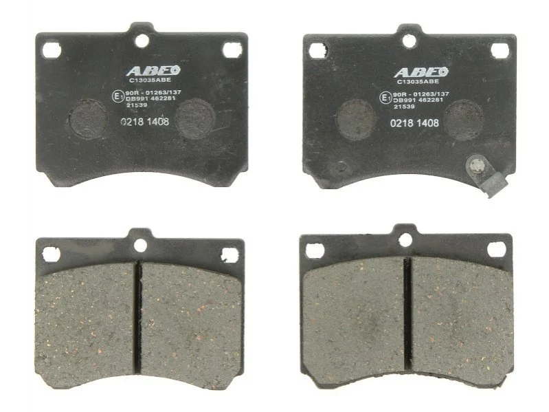 Комплект тормозных колодок переднего., FORD USA ESCORT MAZDA 121 I, 323 C IV, 323 C V, 323 F IV, 323 F V, 323 F VI, 323 III, 323 P V, 323 S IV, 323 S V, 323 S VI, MX-3 1.5-2.0D 11.86-05.04 ABE C13035ABE (фото 1)