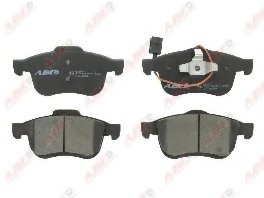 Комплект гальмівних колодок переднього., ALFA ROMEO 159, BRERA, GIULIETTA, SPIDER 1.4-2.2 06.05-12.20 ABE C1D036ABE (фото 1)