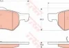 Комплект тормозных колодок переднего., CHRYSLER GRAND VOYAGER III, RAM VAN, VOYAGER III, VOYAGER IV DODGE CARAVAN 2.0-3.8 01.95-07.09 TRW GDB4128 (фото 1)