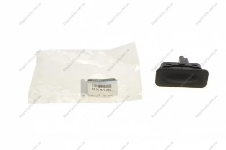 Кнопка відривання багажника Megane II/Scenic II RENAULT 8200076256