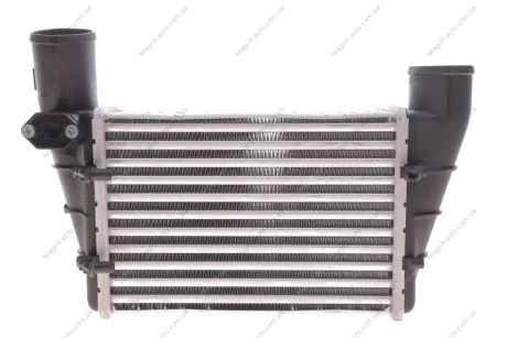 Интеркуллер AUDI A4 B5, A6 C5 VW PASSAT B3/B4, PASSAT B5, PASSAT B5.5 1.8-2.8 10.93-05.05 Valeo 817625