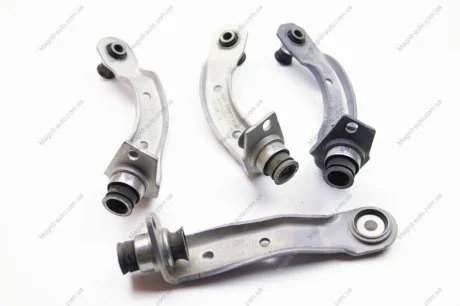 Кронштейн переднього підрамника лівий Renault Megane 02- RENAULT 8200197453