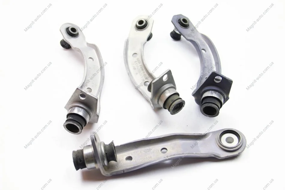 Кронштейн переднего подрамника левый Renault Megane 02- RENAULT 8200197453 (фото 1)