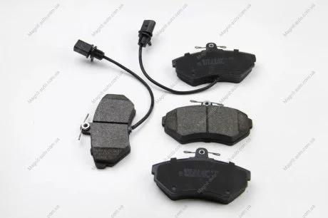 Тормозные колодки пер. A4/Passat94-08 (TRW) с датчиком BREMSI BP2935