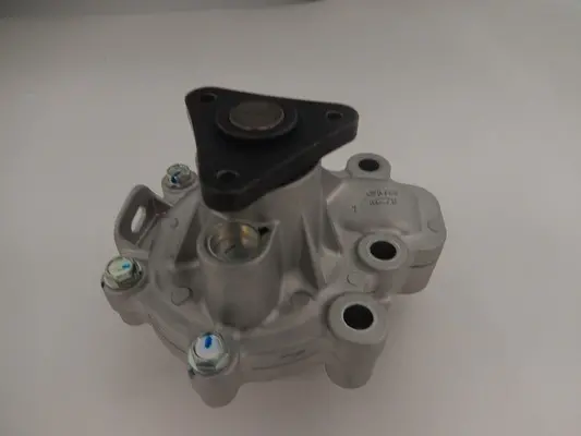 Насос водяний з патрубком та сальником Mazda 2 1.5 14/19-/ 3 1.5/2.0 13-/19-/ 6 2.0/2.5 12- GMB GWMZ79AH (фото 1)