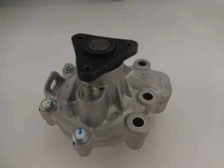 Насос водяний з патрубком та сальником Mazda 2 1.5 14/19-/ 3 1.5/2.0 13-/19-/ 6 2.0/2.5 12- GMB GWMZ79AH